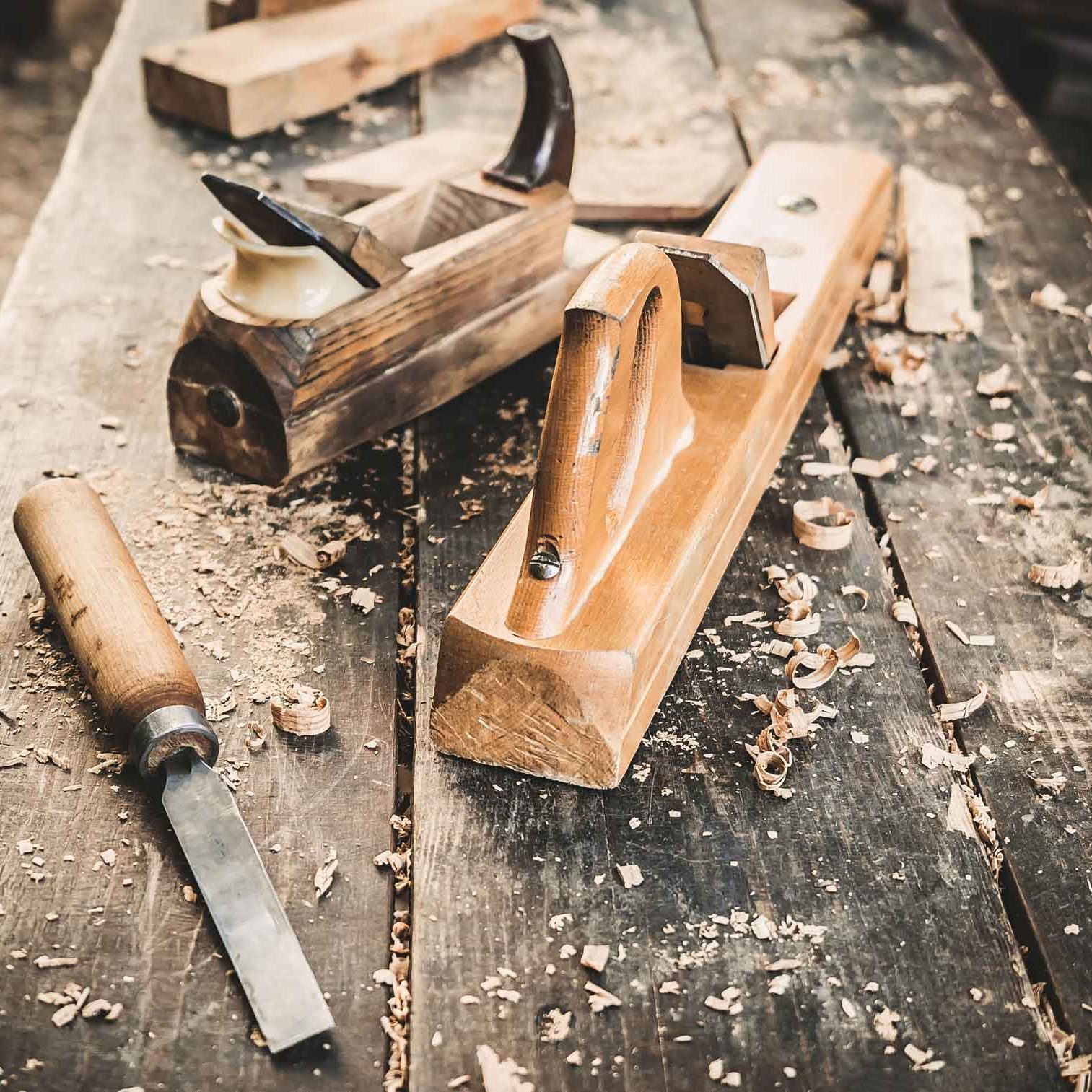 dreamstime_m_141905136 Old woodworking hand tool